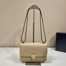 프라다 PRADA 삼각로고 사피아노 레더 숄더 백